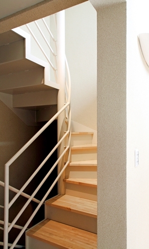 階段01　半らせん状の階段