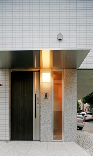 ラグジュアリーな玄関