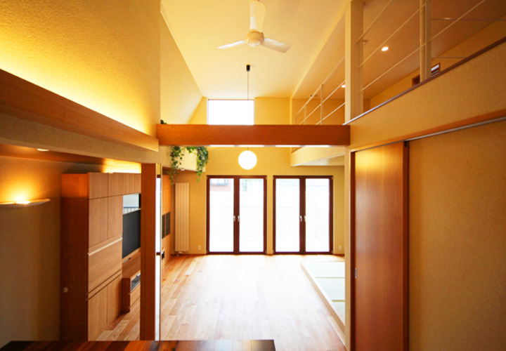 ダイニングからリビングまで一望できるワンフロアスタイル