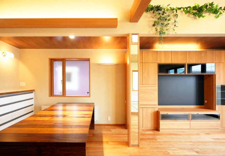 木目が美しいリビングとダイニング