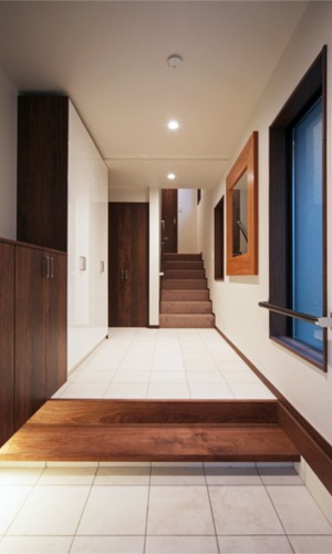 使いやすさとデザイン性が共存した玄関スペース