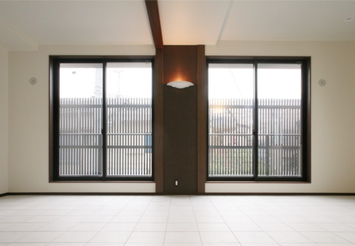 プライバシーに配慮しながら、十分な日差しを確保