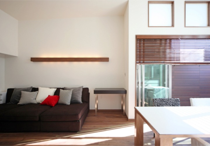 明るい日差しがリビングまで光を届ける