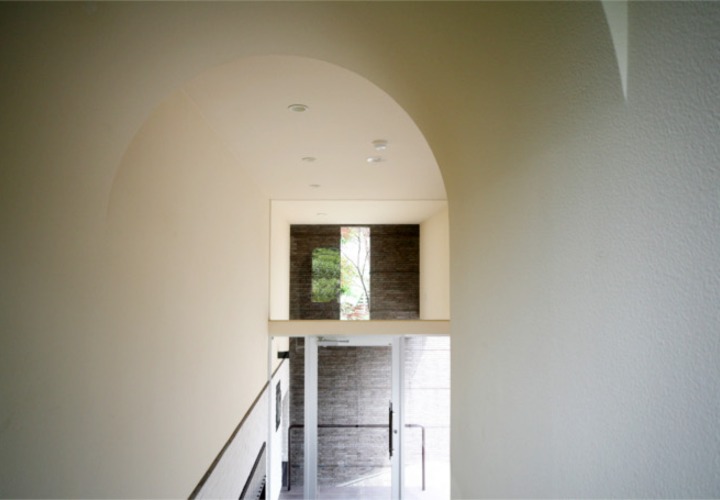 地中海の風を感じる真っ白なドーム型天井