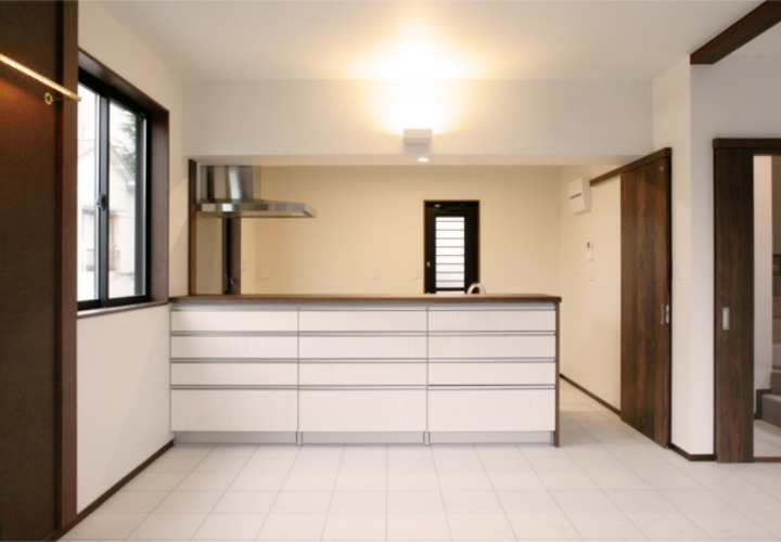 すっきりシンプルなデザインのキッチン