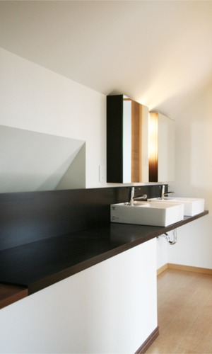 使い勝手の良い２つ並んだ洗面台