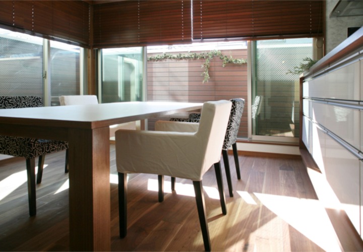 温かみのある天然素材のフローリング