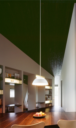 ダイニングからリビングを観る