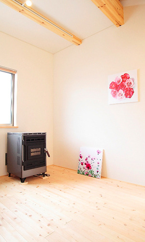 無垢床材にペレットストーブ