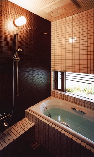 タイル貼の在来浴室