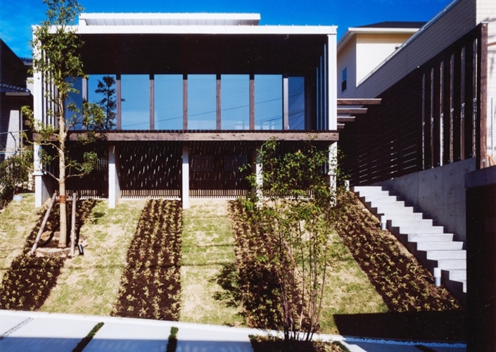 斜面を活かす家