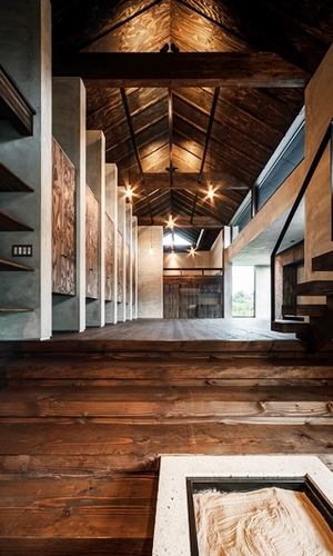 切妻天井のリビング