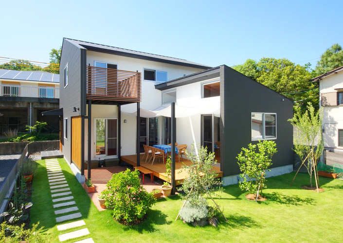 ポップなインテリアとモダンスタイルの家