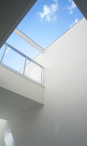 空を感じる光庭