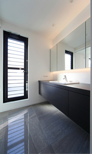 ホテルライクな、ゆったりとしたパウダールーム