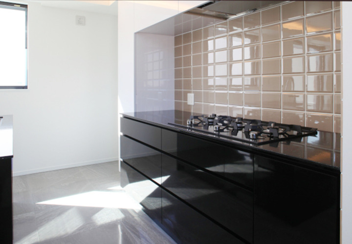 フルオーダーで、世界にたった一つのスタイリッシュなキッチン