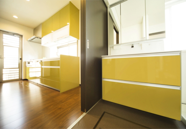 奥様お気に入りのｵﾘｰﾌﾞ色のキッチン