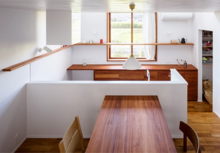 ダイニングより