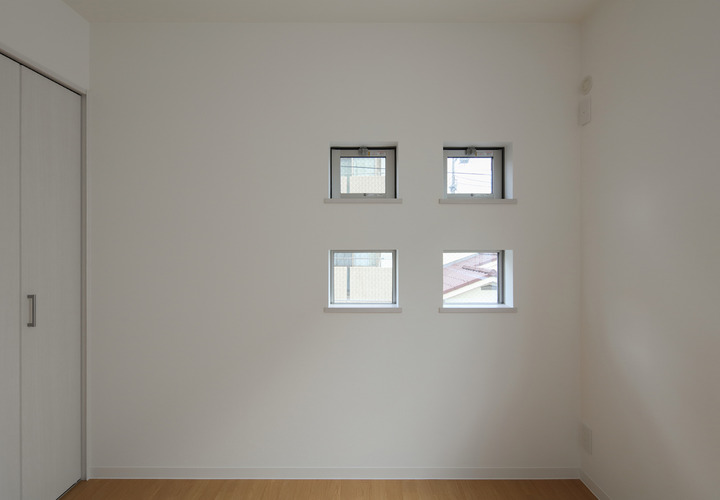 子供室は可愛い窓が似合う