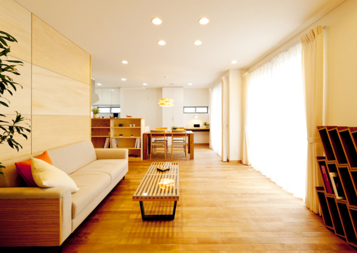 シンプルで落ち着ける空間の家