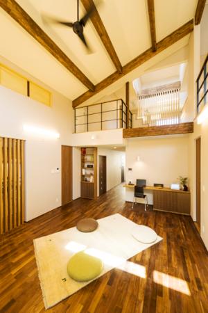 心地よいリビングに大家族が集う家