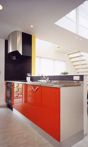 ワンポイントの色使い、見返し部に