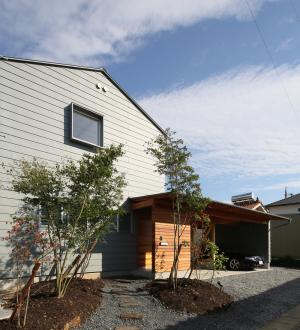 ガレージのある家／趣味が満載、ネコとバイクとガレージハウス