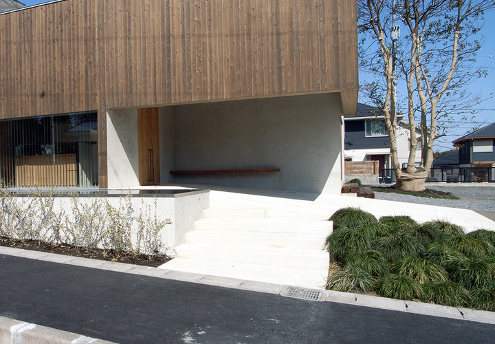 杉板のシンプルなファサード