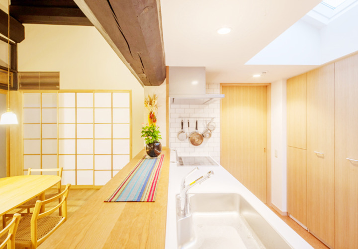 キッチンとダイニング