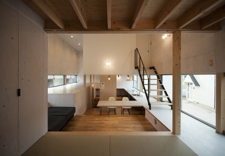 和室から見たダイニング