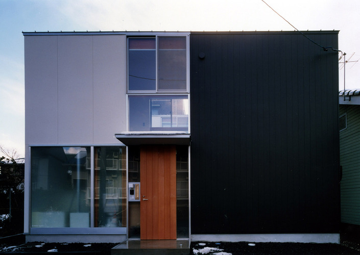 2つの中庭のある家