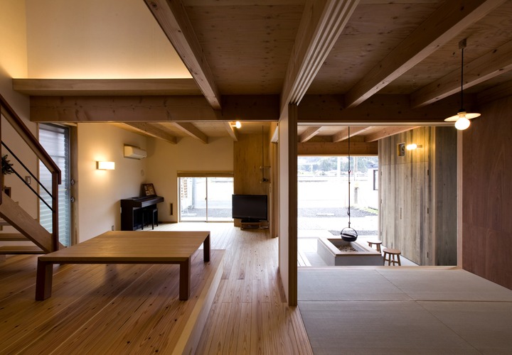 室内から見た囲炉裏