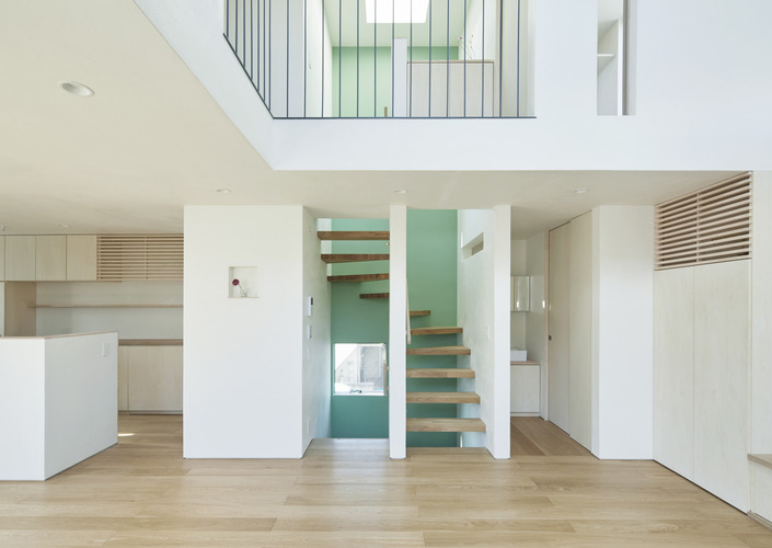要町の家　吹き抜けを通して光が溢れる家
