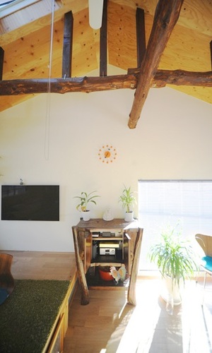 アンティーク家具を利用したジュークボックス