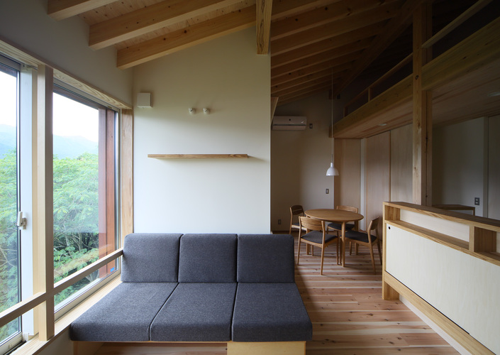 高台の景色を生かしたピアノ教室のある家