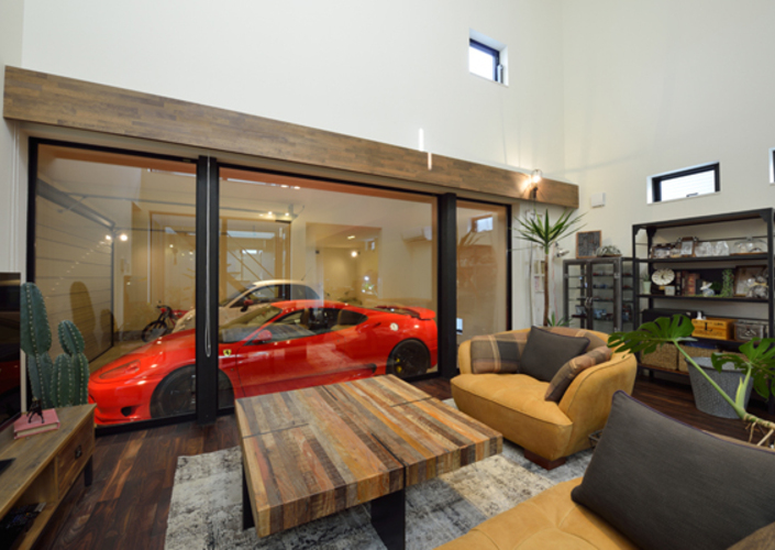 SE構法で叶えたリビングで愛車を眺めるガレージハウス