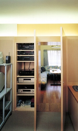 書斎側の家具はオーディオラック