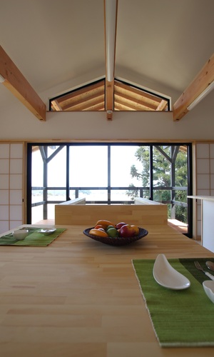 ハイサイドライトのあるリビングルーム