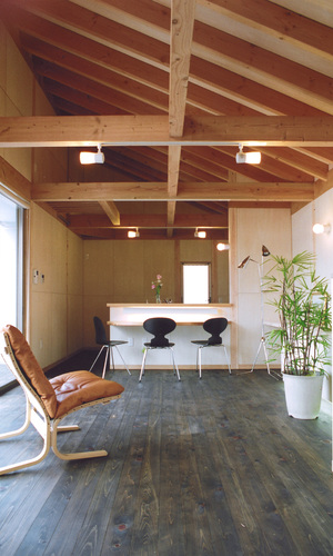 木質系インテリアのリビング