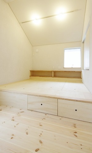 たっぷり収納の造り付けベッド