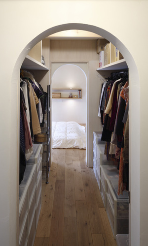 洗面と寝室の間に設けられたクローゼット