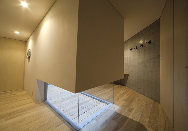 寝室から回り込むと趣味室がある。