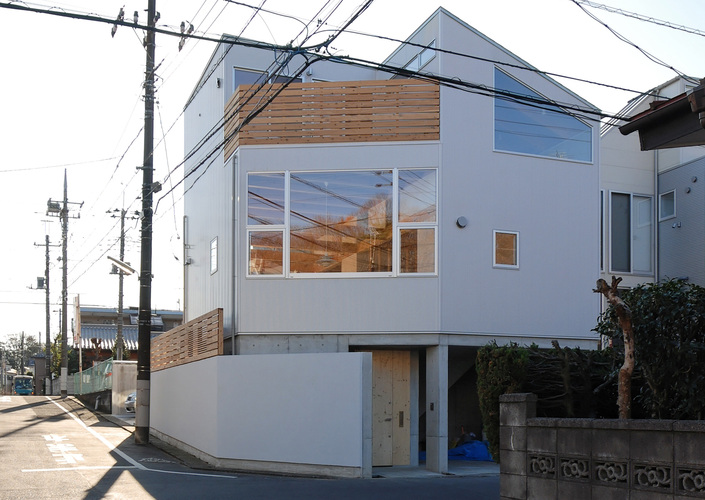 日野ＭＳ邸＜角地に開いたキュービックな家＞