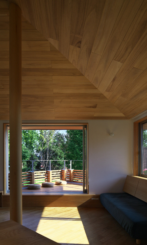 柱を中心としたリビングに借景を取込む