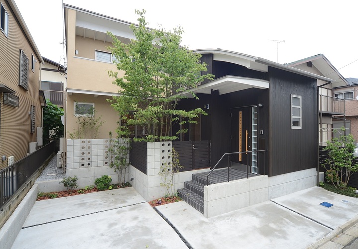 左官と板張りの外壁