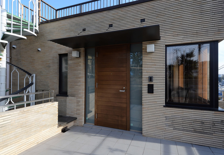 ２階テラスに新設された子世帯の玄関