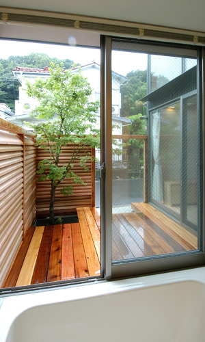 浴室からテラスを見る