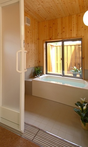 車椅子でも楽々バリアフリー浴室