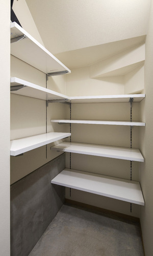 階段下を利用したシューズインクローゼット