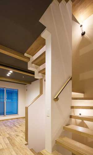 閉塞感を与えない階段